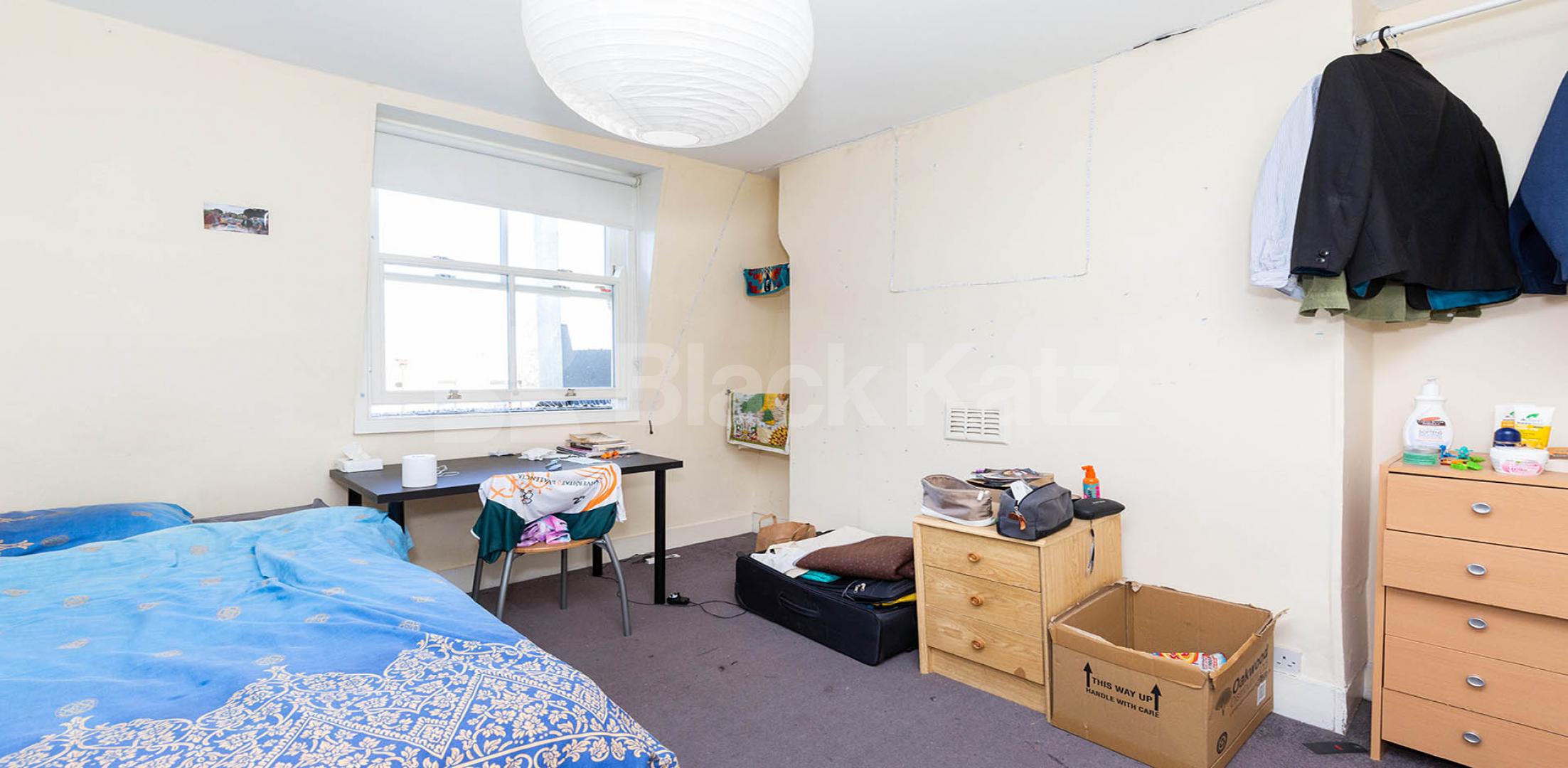 			GOOD FOR 4 SHARERS!, 3 Bedroom, 1 bath, 1 reception Flat			 York Way, CALEDONIAN ROAD